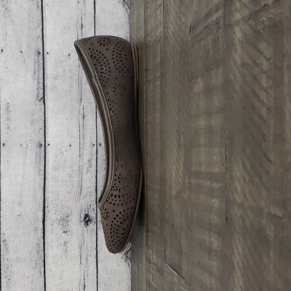 Sun & Stone-Sophia Sunburst Perforated Round Toe Slip-On Flats Brown Size 6M - Picture 5 of 9